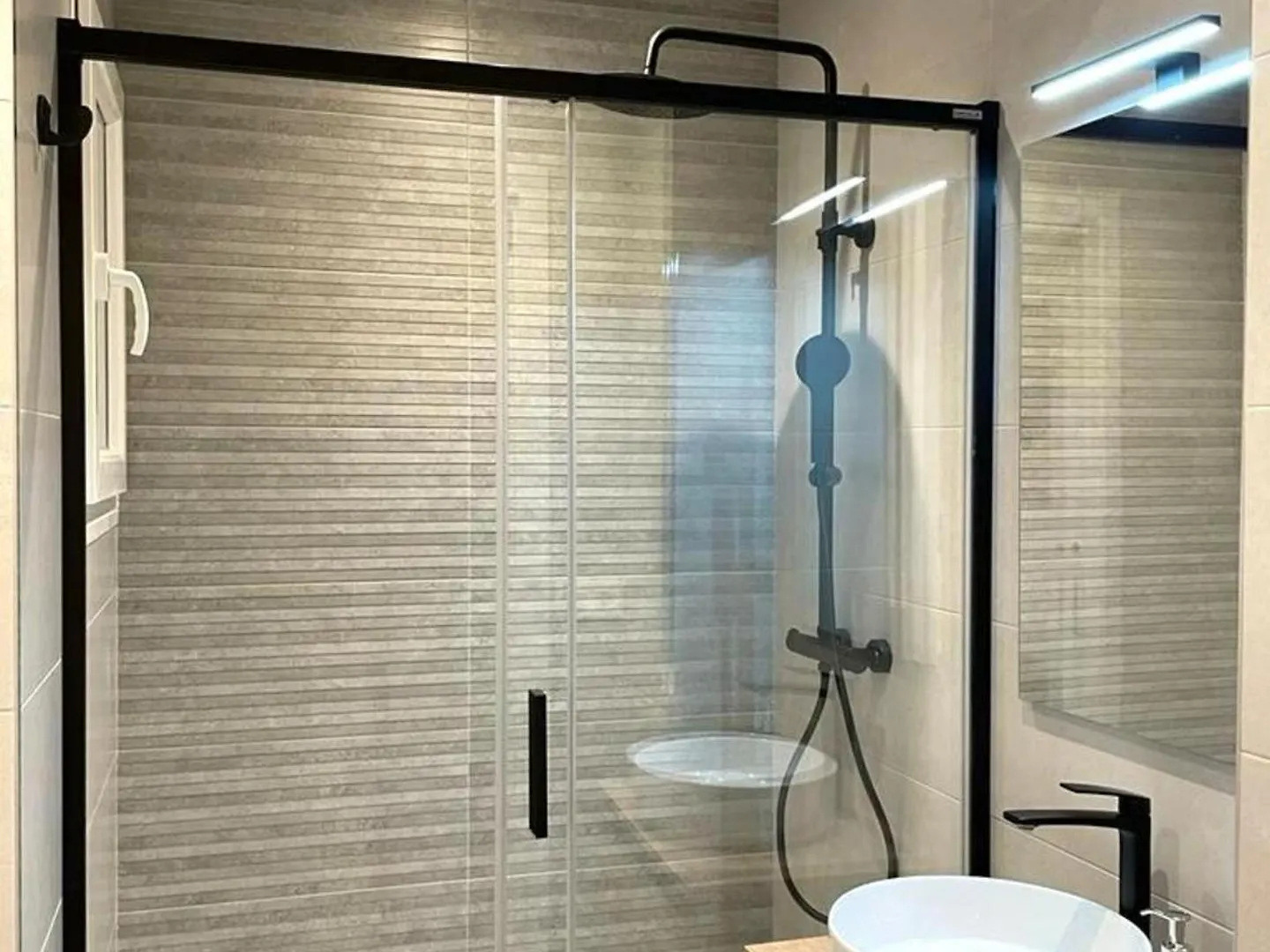 Cosy Bilbao City Center Apartment - 2Br 0*,  Spain